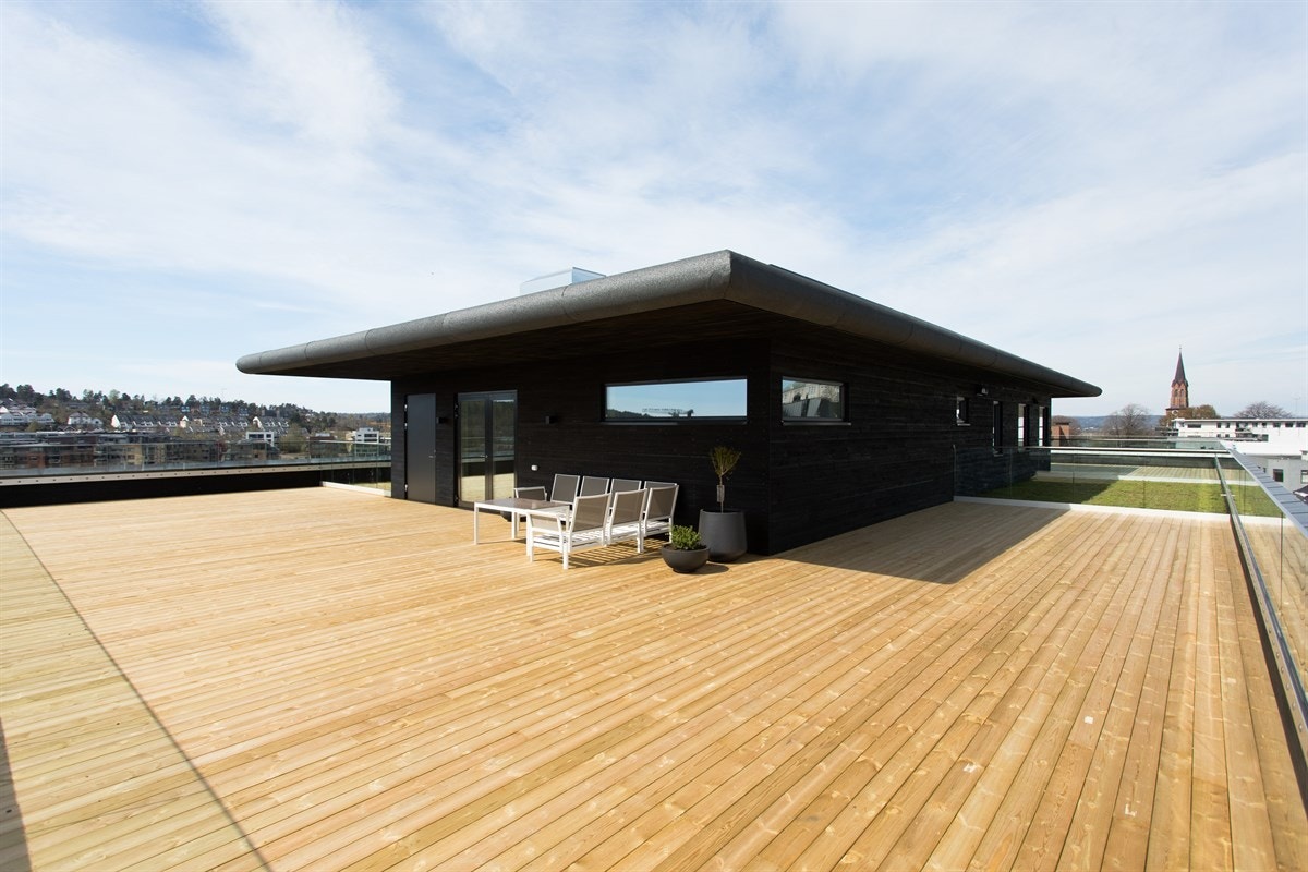 Det er i tillegg en stor takterrasse over "D1 bygget" (mot nordøst). På begge uteområdene kan man nyte flott utsikt og utmerkede solforhold hele dagen. Galleribilde