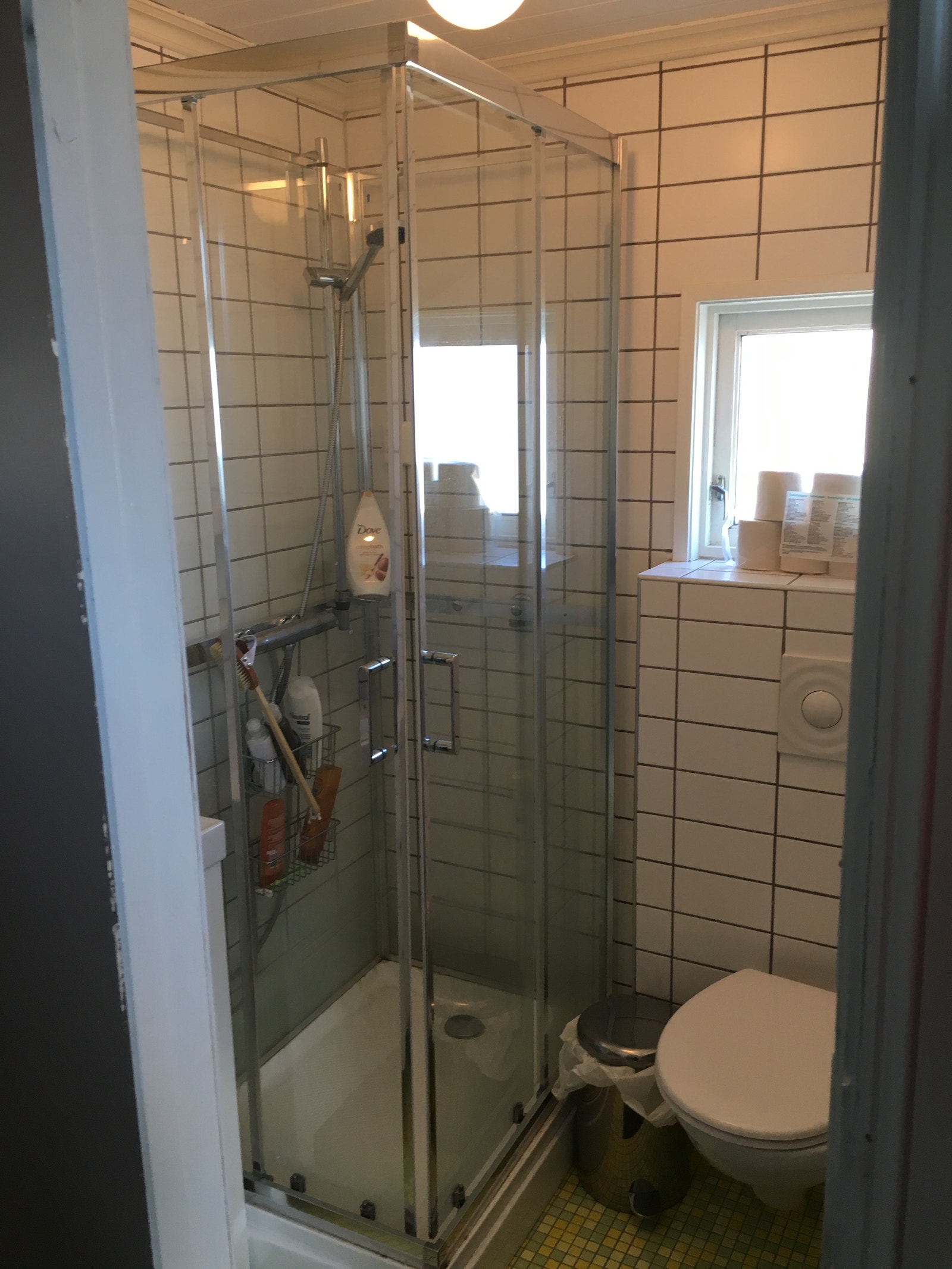 Felles bad nede Galleribilde
