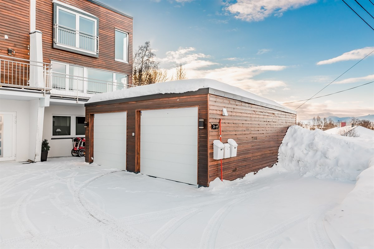 Parkering i garasje og på tomt