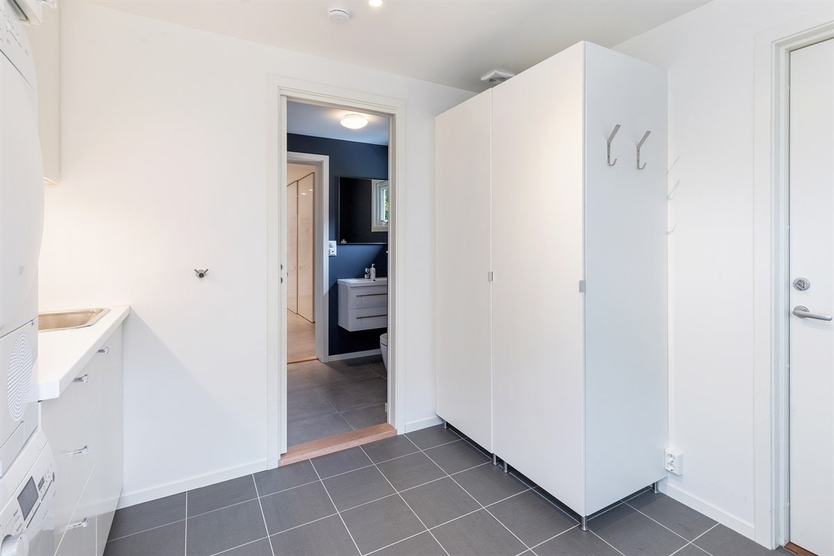 Opplegg for dusj bad skapene Galleribilde