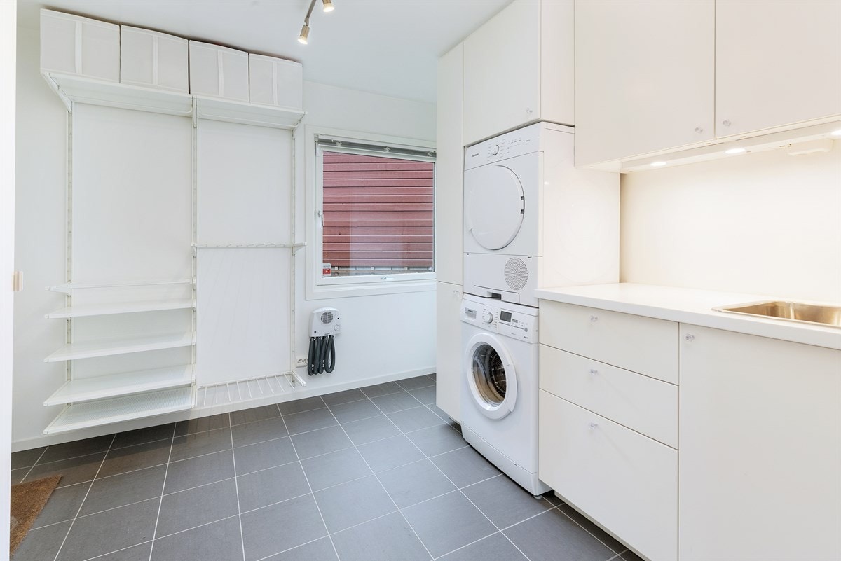 Stort vaskerom med egen inngang Galleribilde