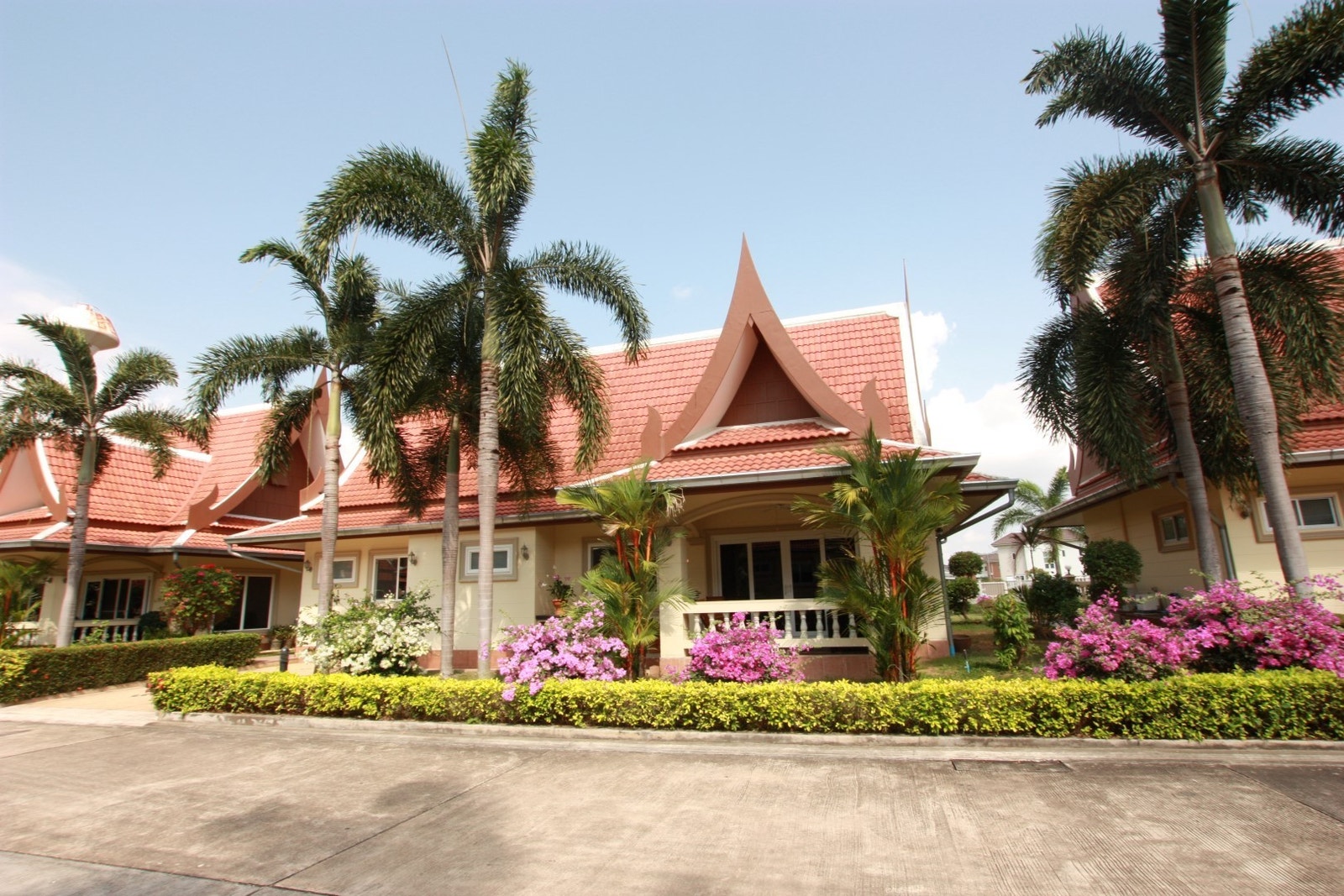 Villa sett fra gaten Galleribilde