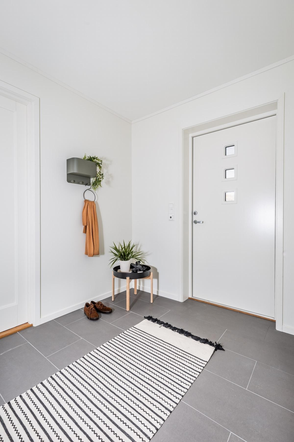 Flislagt inngangsparti med varme i gulv.