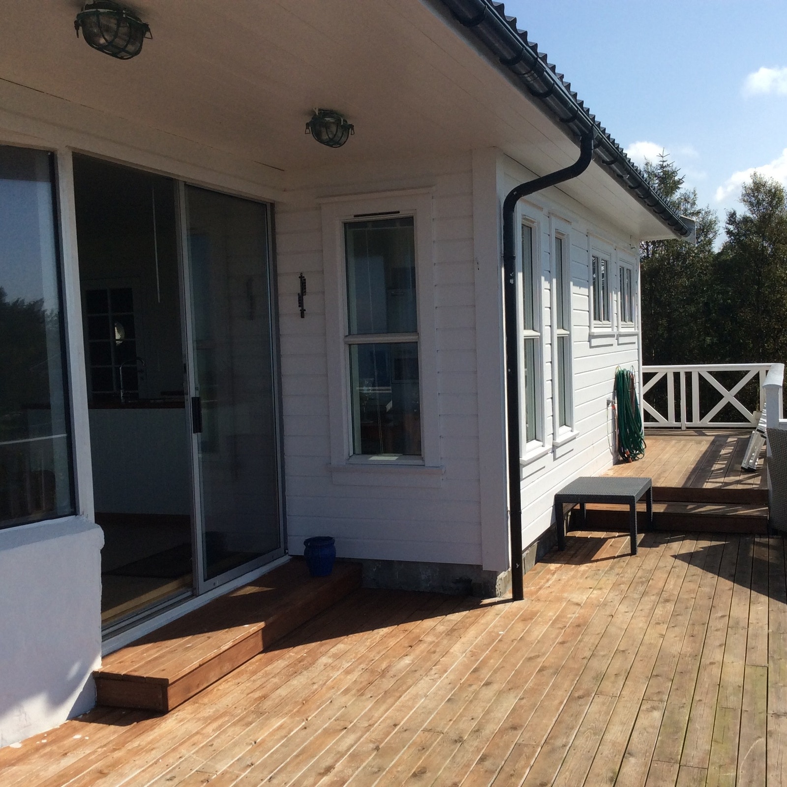 Huge out door space . Store terrasser og ute områder rund huset. Galleribilde