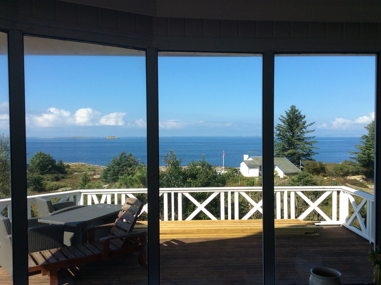 Beutiful sea wiev from living room. Galleribilde