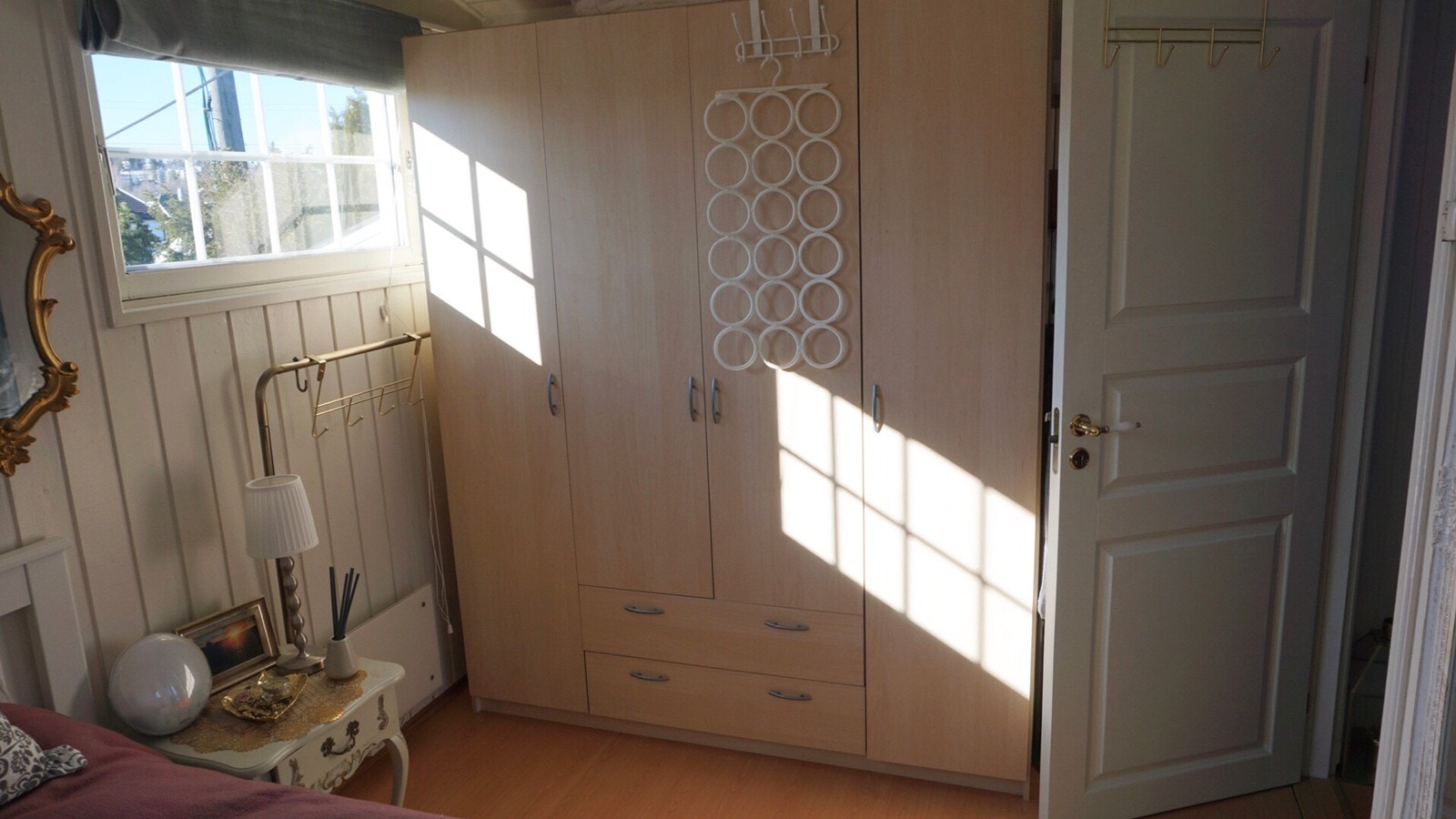 Garderobeskap soverom Galleribilde