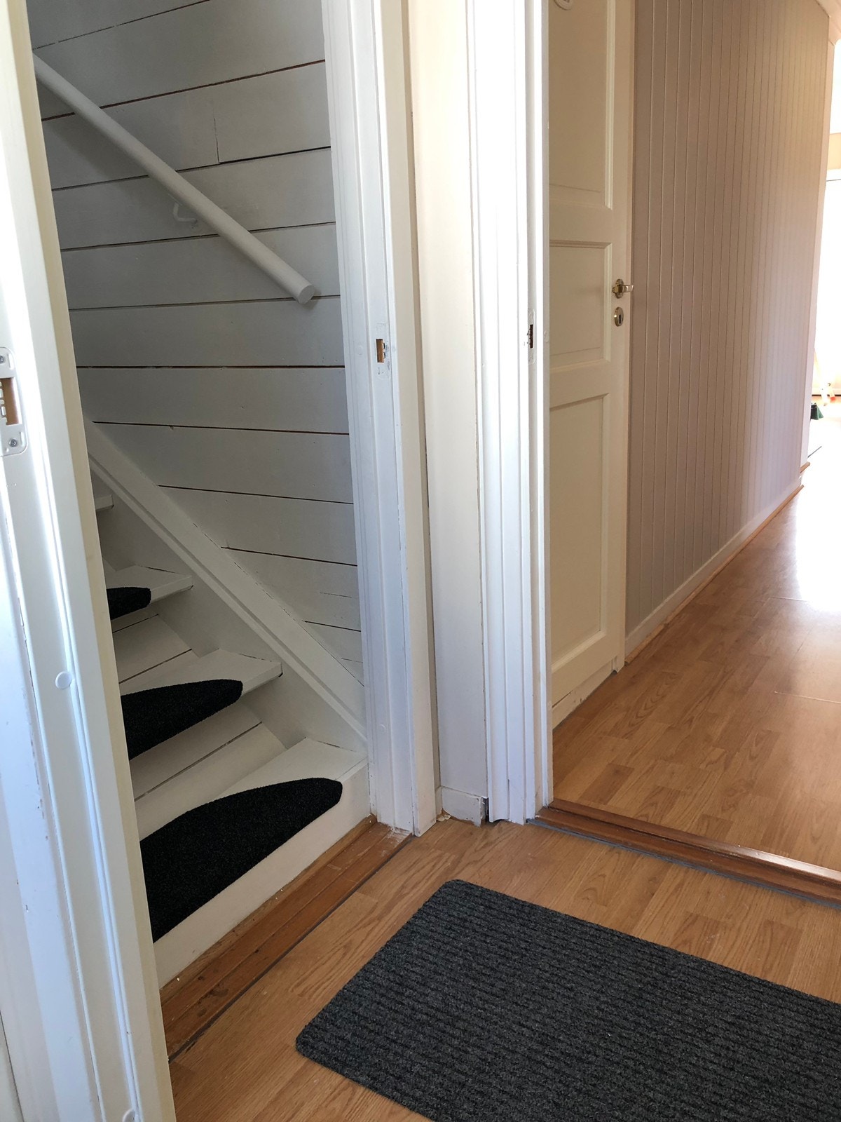 Gang og trapp opp til soverom og loftstue Galleribilde
