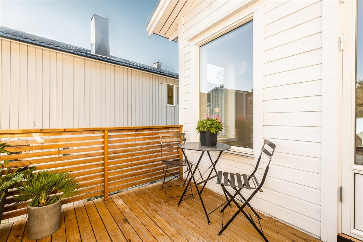 Sørvendt veranda med utgang fra stue