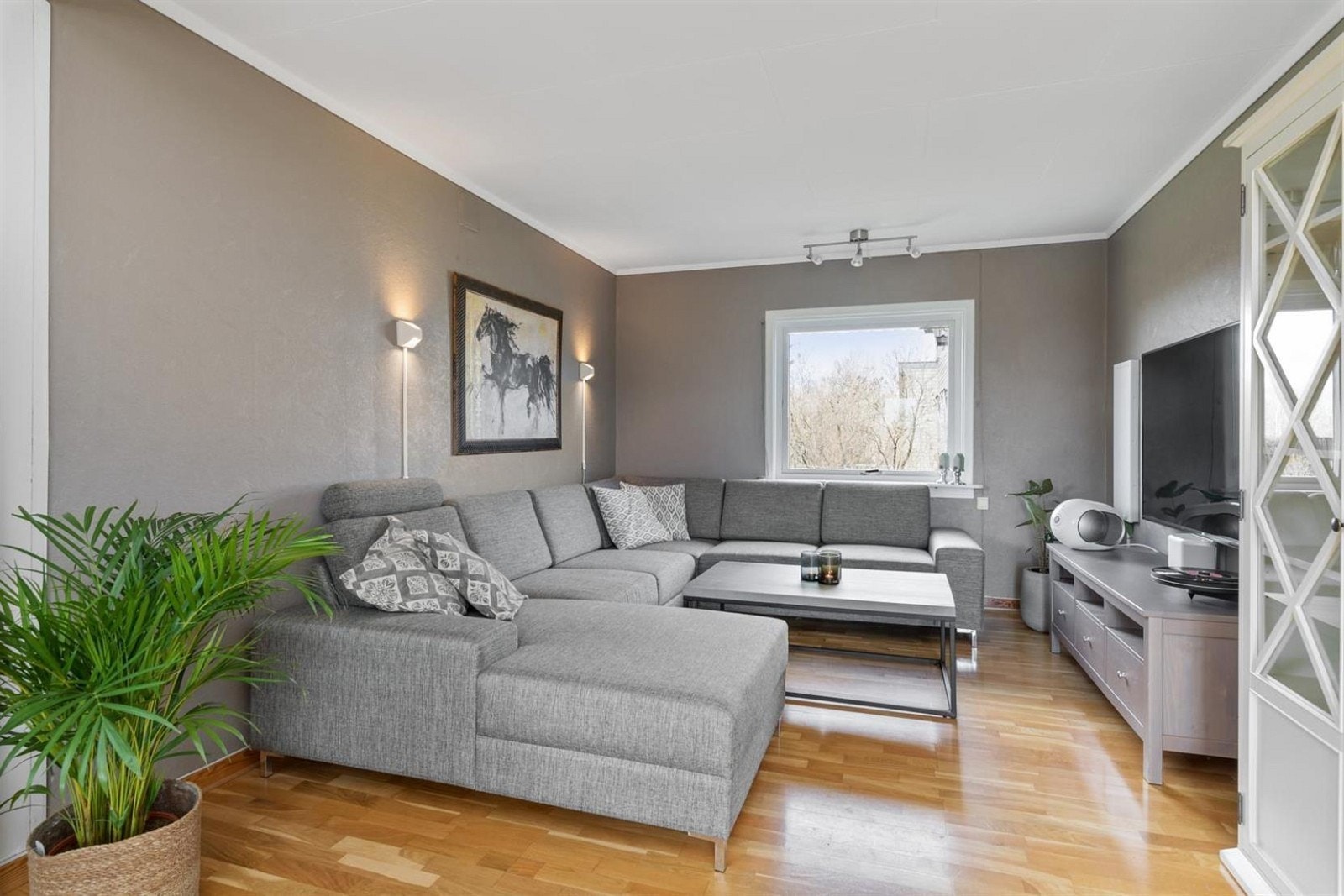 Stue 1. egt Galleribilde