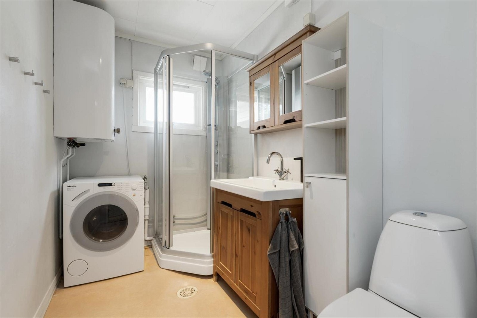 Bad 1. egt Galleribilde