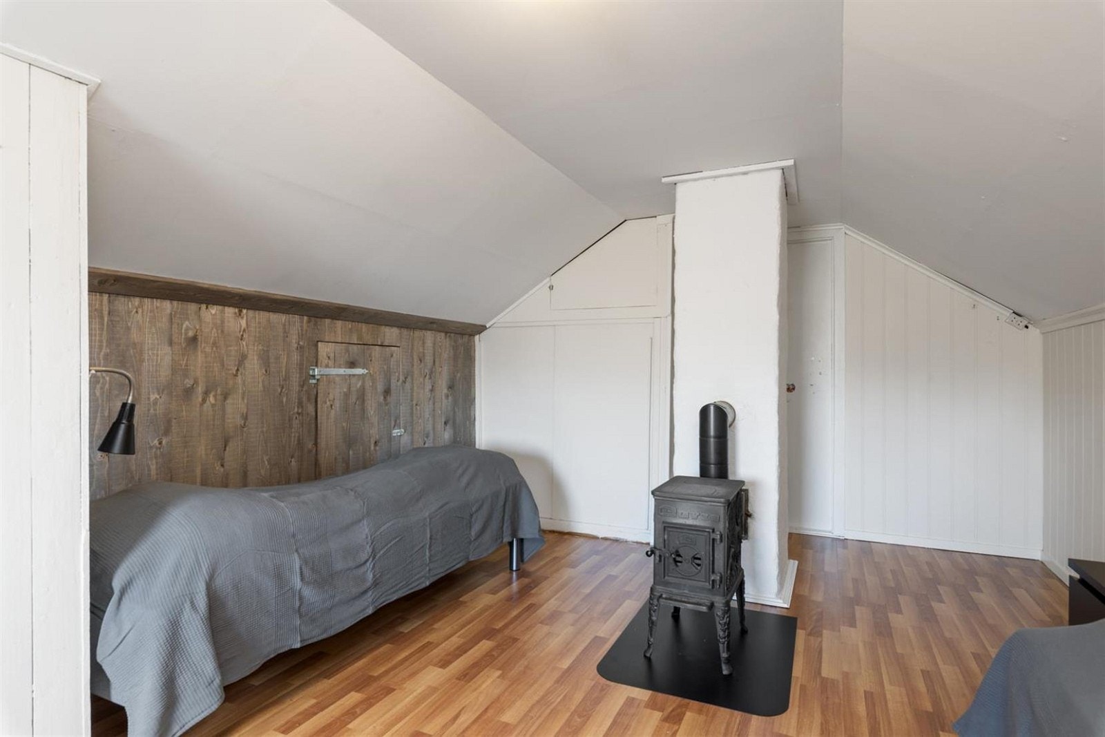 Loftstue med peis 2. egt Galleribilde