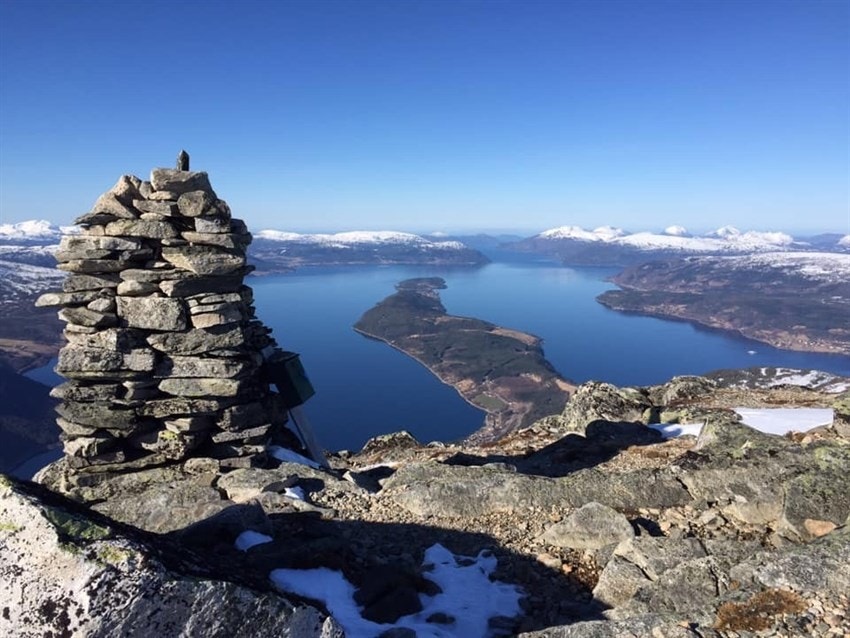Selgers egne bilder 6 Utsikt fra Stortuva mot Stangvikfjorden og Ålvundfjorden. Galleribilde
