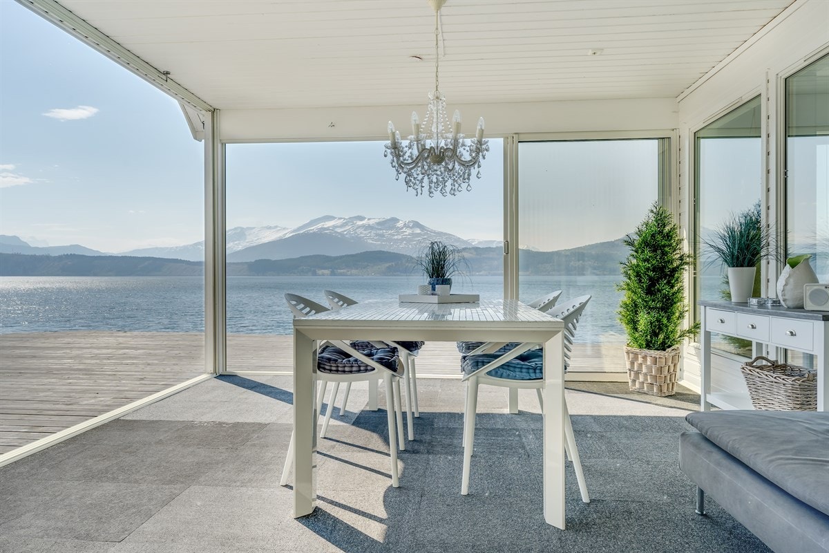 Vinterhage som kan åpnes på gode sommerdager. Galleribilde