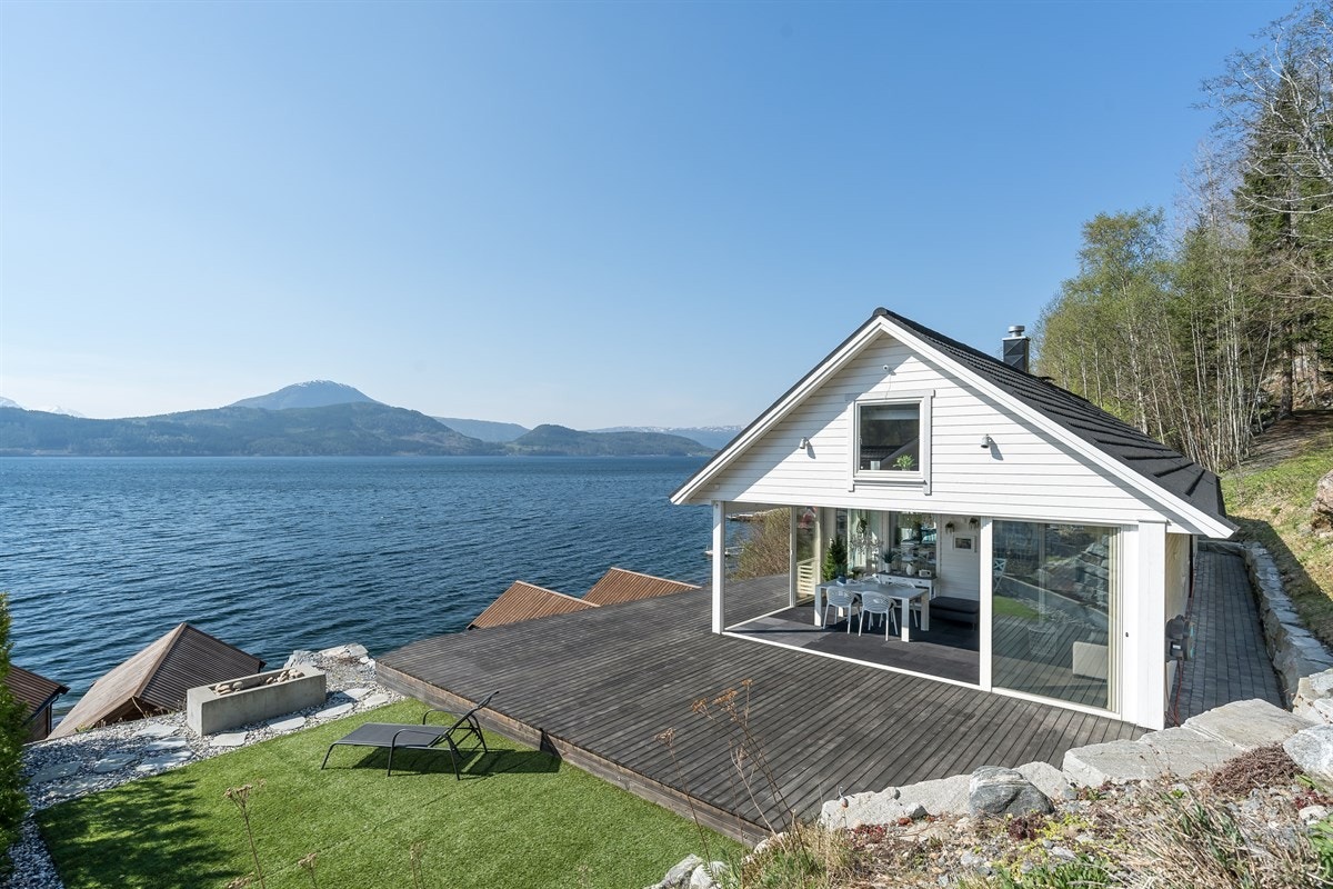 Velkommen til Skjærådalen 20 - Fritidsbolig med fantastisk beliggenhet kun 25 meter fra sjøen. Galleribilde
