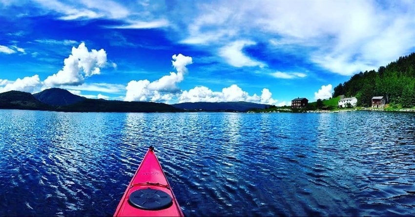 Selgers egene bilder 5 Kajakkpadling i Stangvikfjorden Galleribilde
