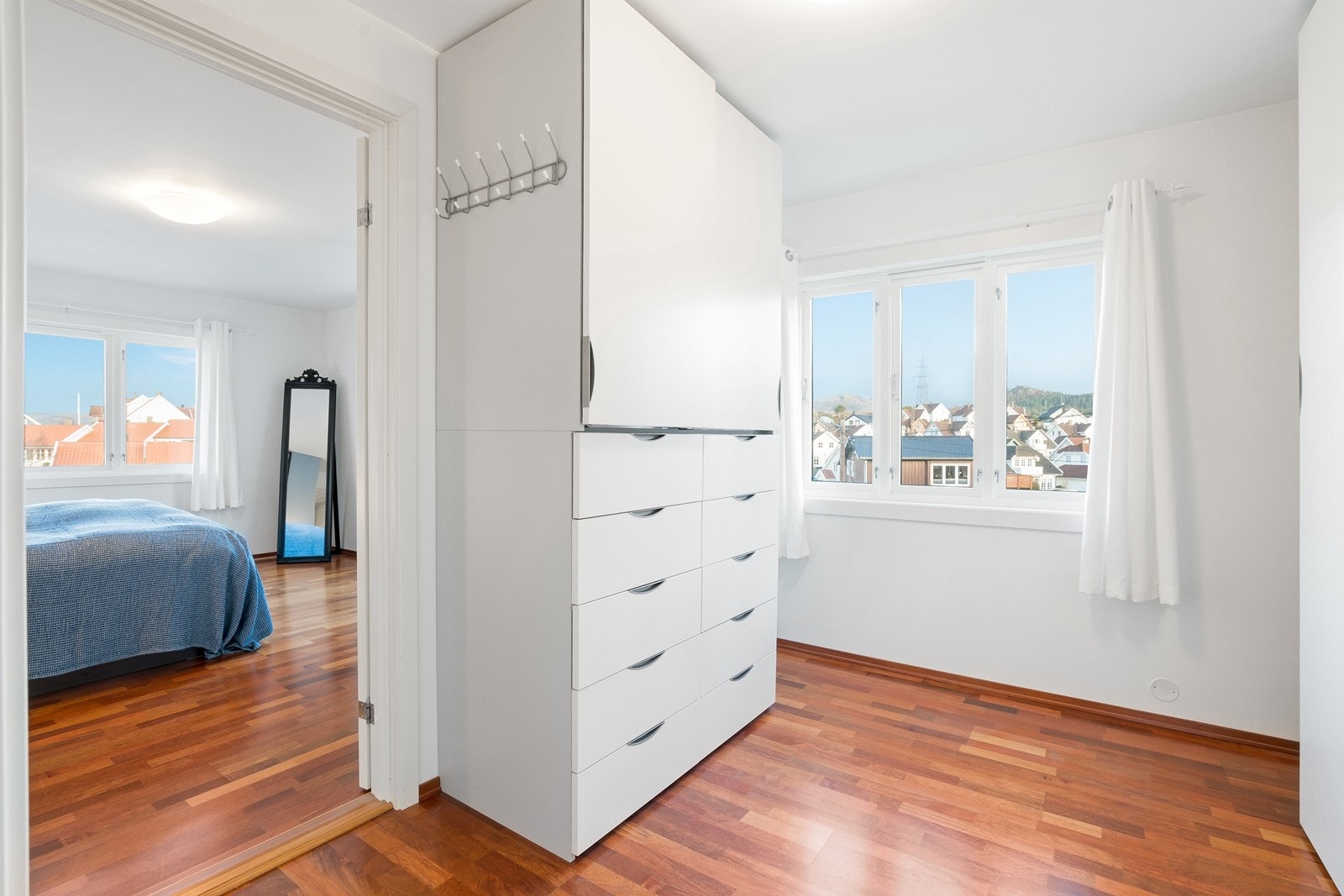 Soverom ( brukes som walk-in closet) Galleribilde