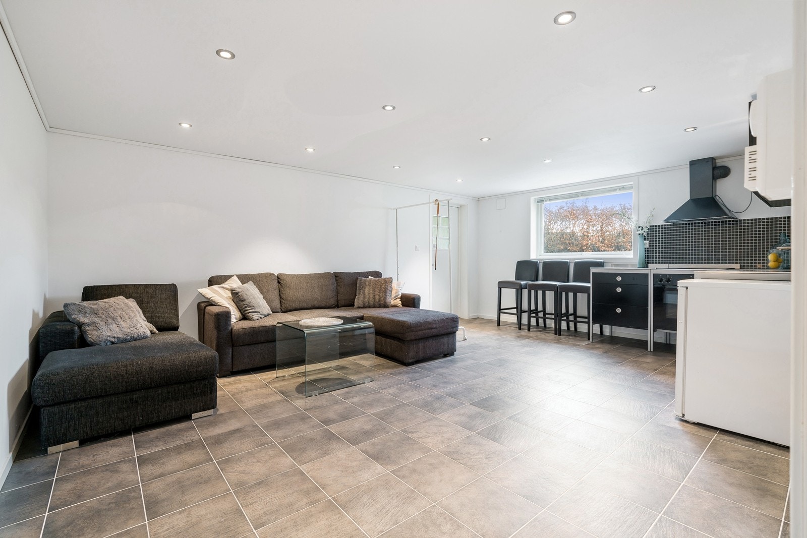 Kjellerstue med kjøkken Galleribilde