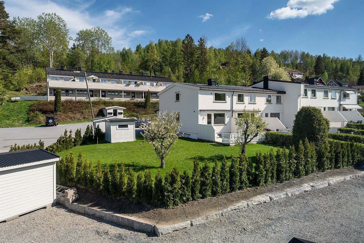 Nyere bad/kjk - 2 bad - 2 stuer - Stor terrasse - Hage - Solrikt - Rolig! Galleribilde