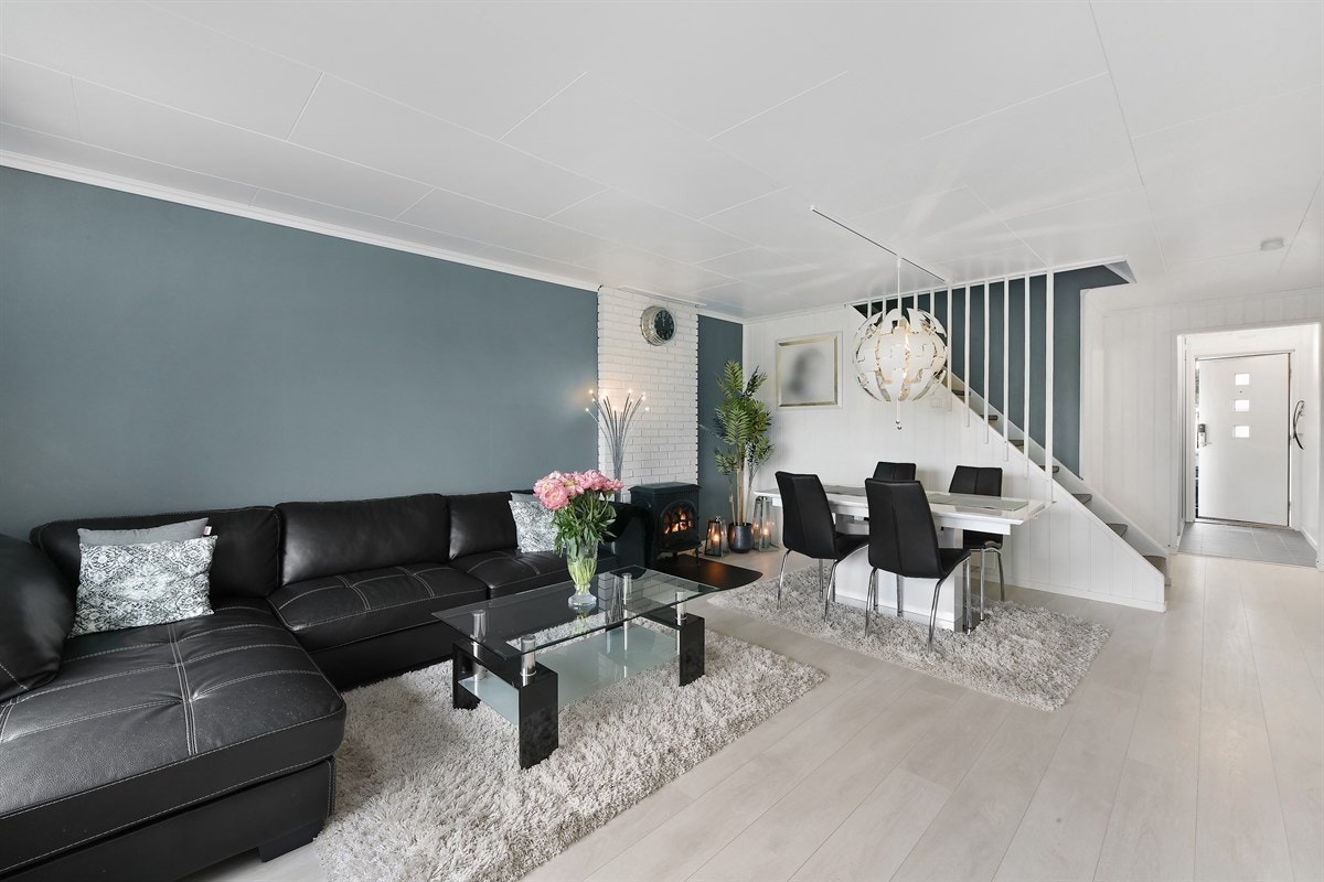 I stuen er det en peisovn som gir rommet en lun stemning på kalde kvelder. Galleribilde