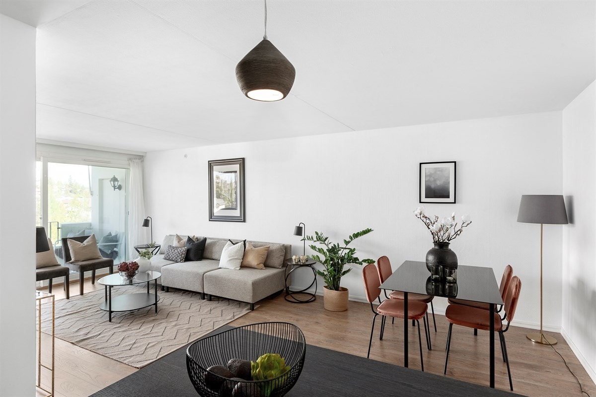 Stuen har en god størrelse med flere muligheter for møblering. Galleribilde