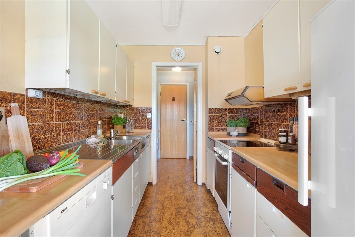 Muligheter for å flytte kjøkkenet, åpen opp mot stue eller annen type løsning Galleribilde