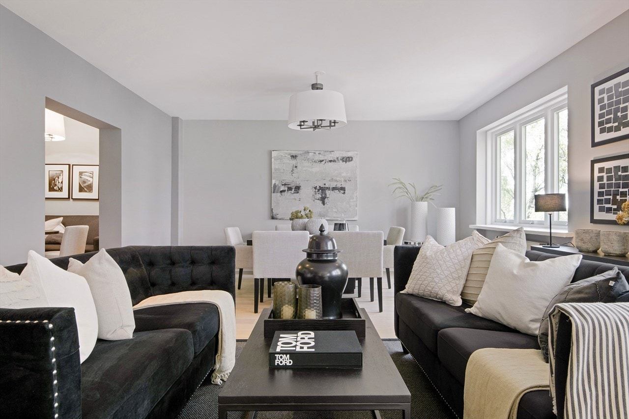 God plass til stort spisesbord Galleribilde