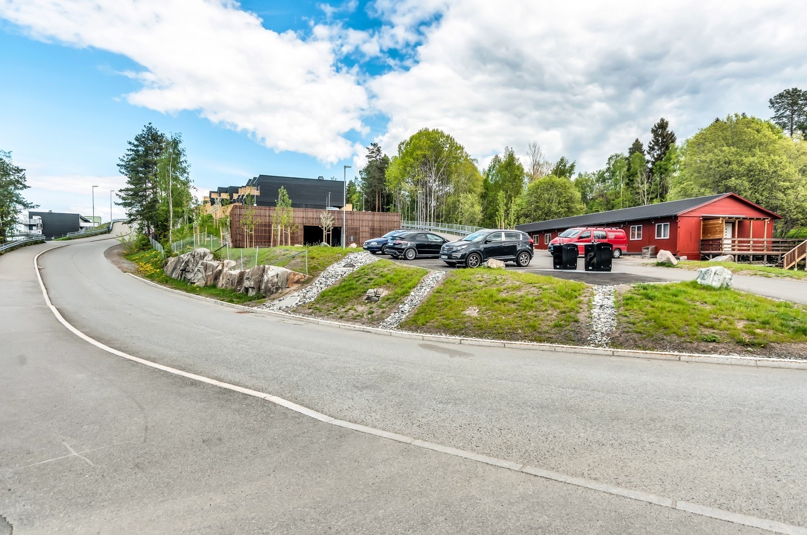 Parkeringsplass. Seksjonen har 2 parkeringsplasser Galleribilde