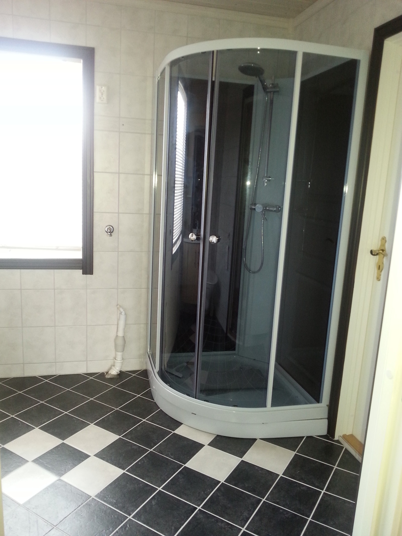 Ny dusjkabinett juni 2019.
Vaskemaskin og tørketrommel inkl. Galleribilde