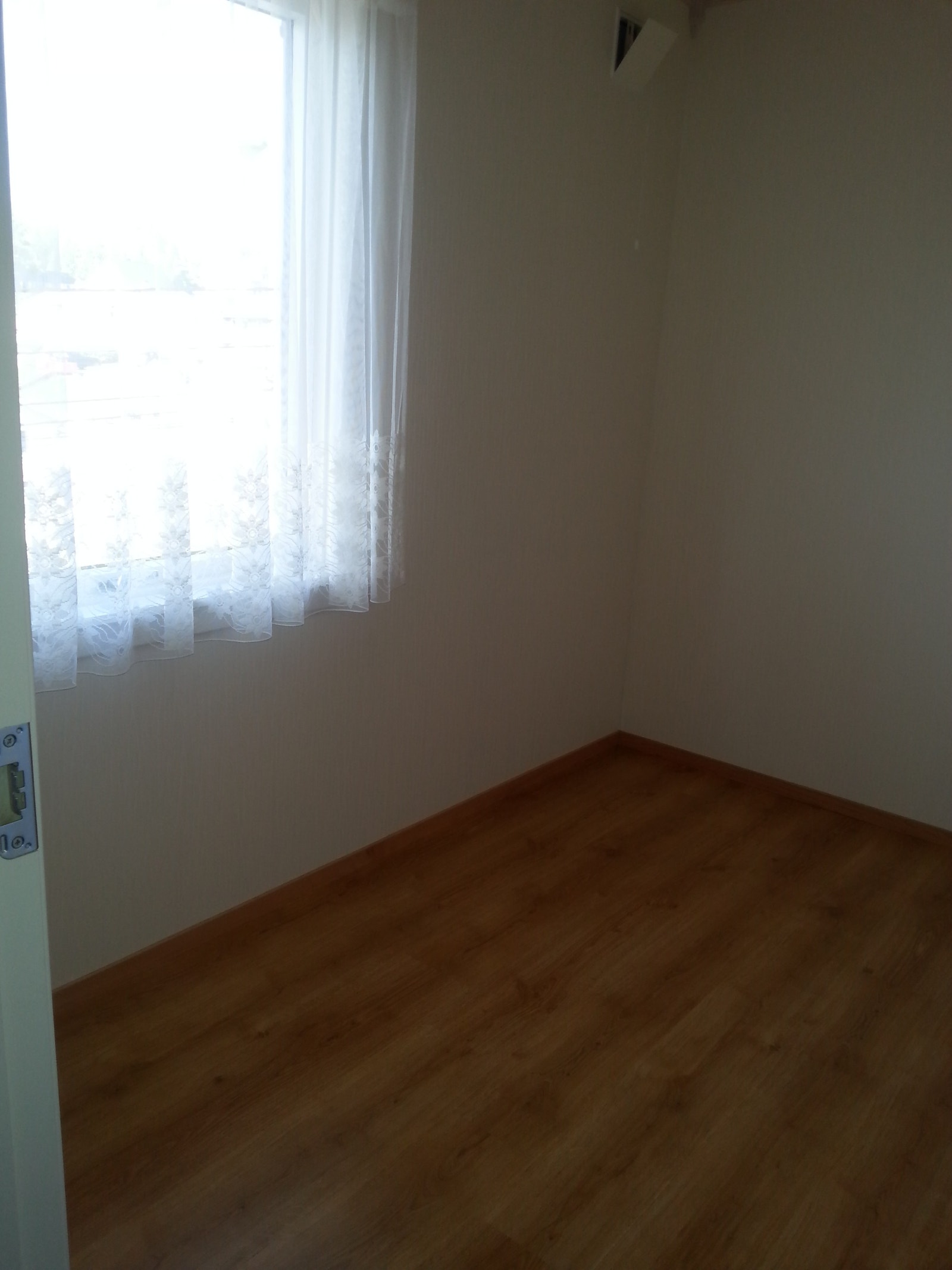 Kontor/ lite soverom med garderobeskap Galleribilde