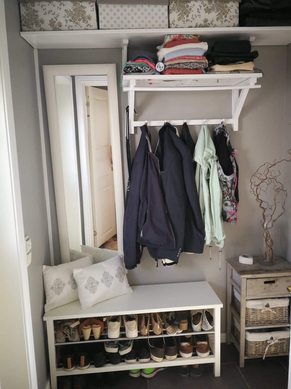 Entre / gang. Med mulighet for oppbevaring av sko og ytterklær Galleribilde