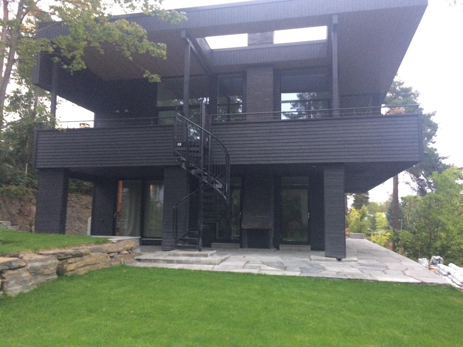 Sett fra hagen. Hybelen til venstre i 1.etg. Galleribilde