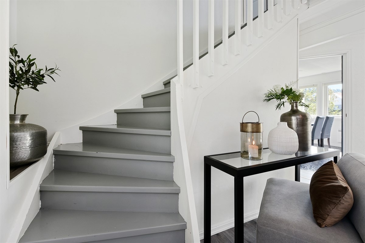 Trapp ned til 1.Etasje. Galleribilde