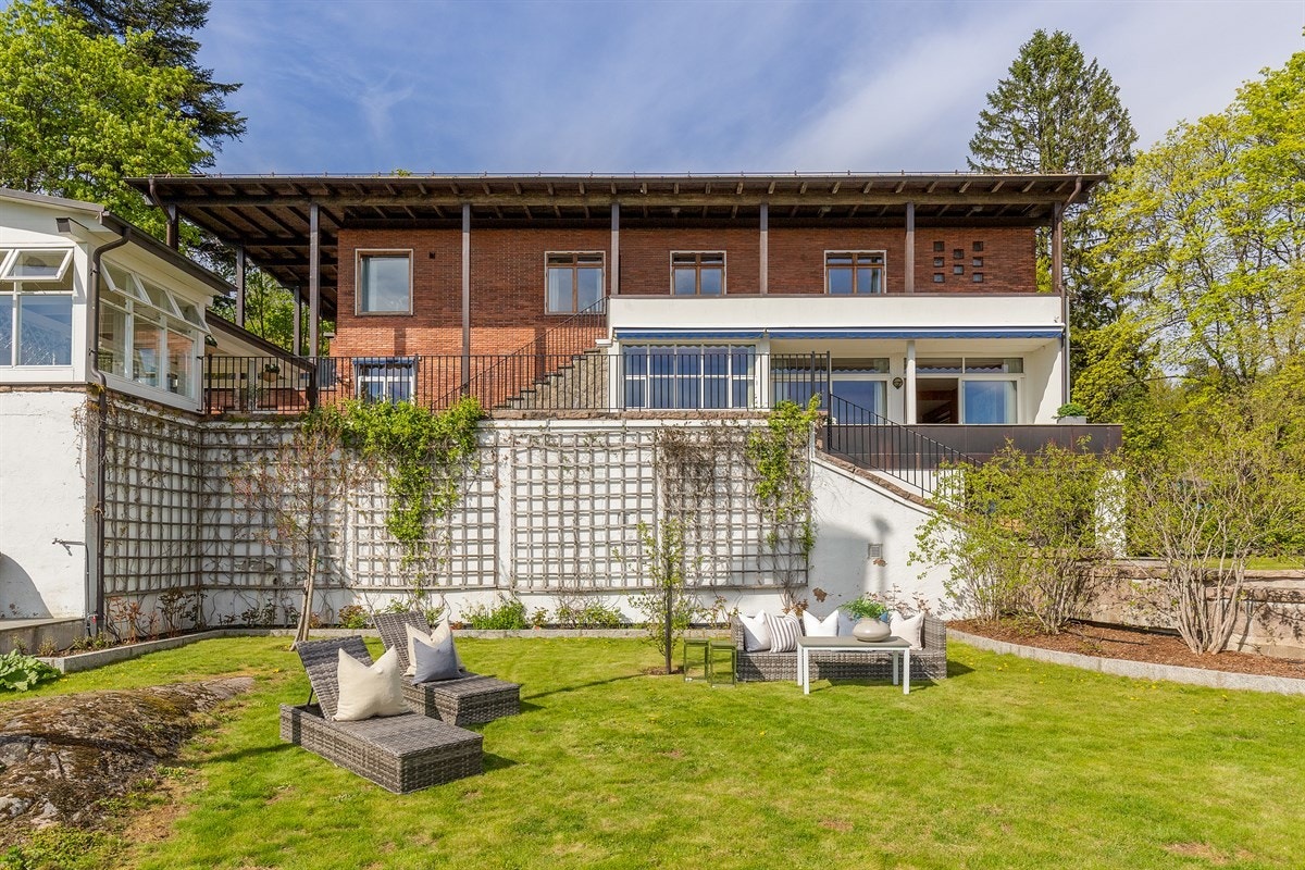 Store grøntarealer gir mye plass for lek og spill Galleribilde