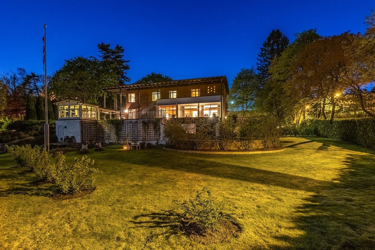 Kveldsstemning i Holmenkollveien 124 Galleribilde