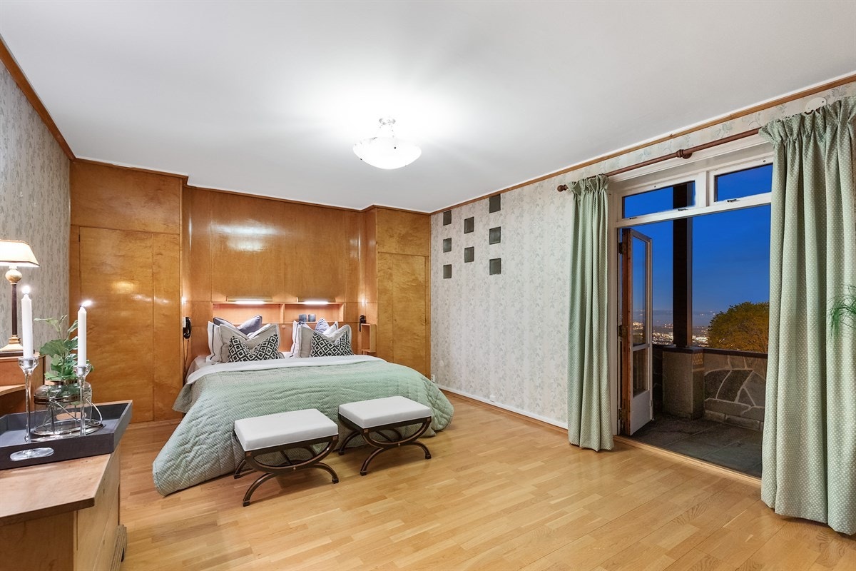 Master bedroom - egen avdeling med omkledingsrom og baderom Galleribilde