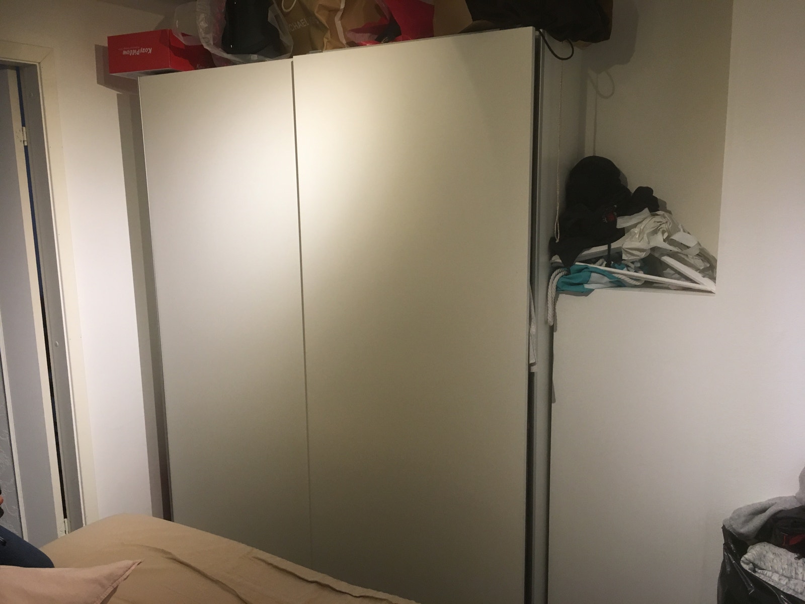 Skyvedørsgard i gang/entre Galleribilde