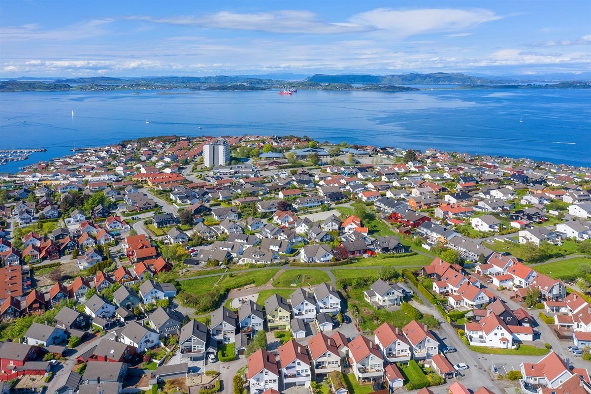 Beliggenheten er både barnevennlig, sjønær og sentrumsnær. Galleribilde