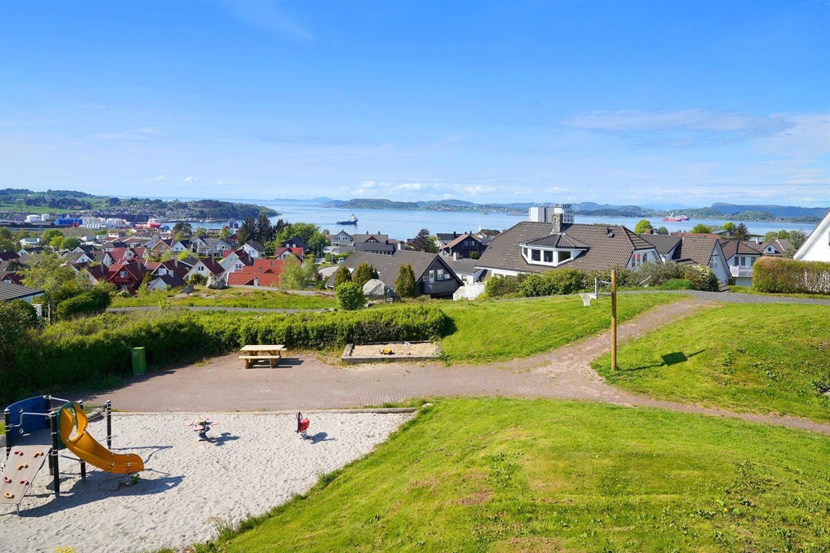 Utsikt fra boligens bakside. Galleribilde