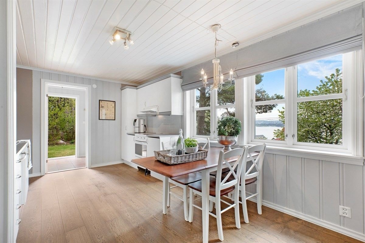 Nydelig utsikt også fra kjøkken/spisebord Galleribilde