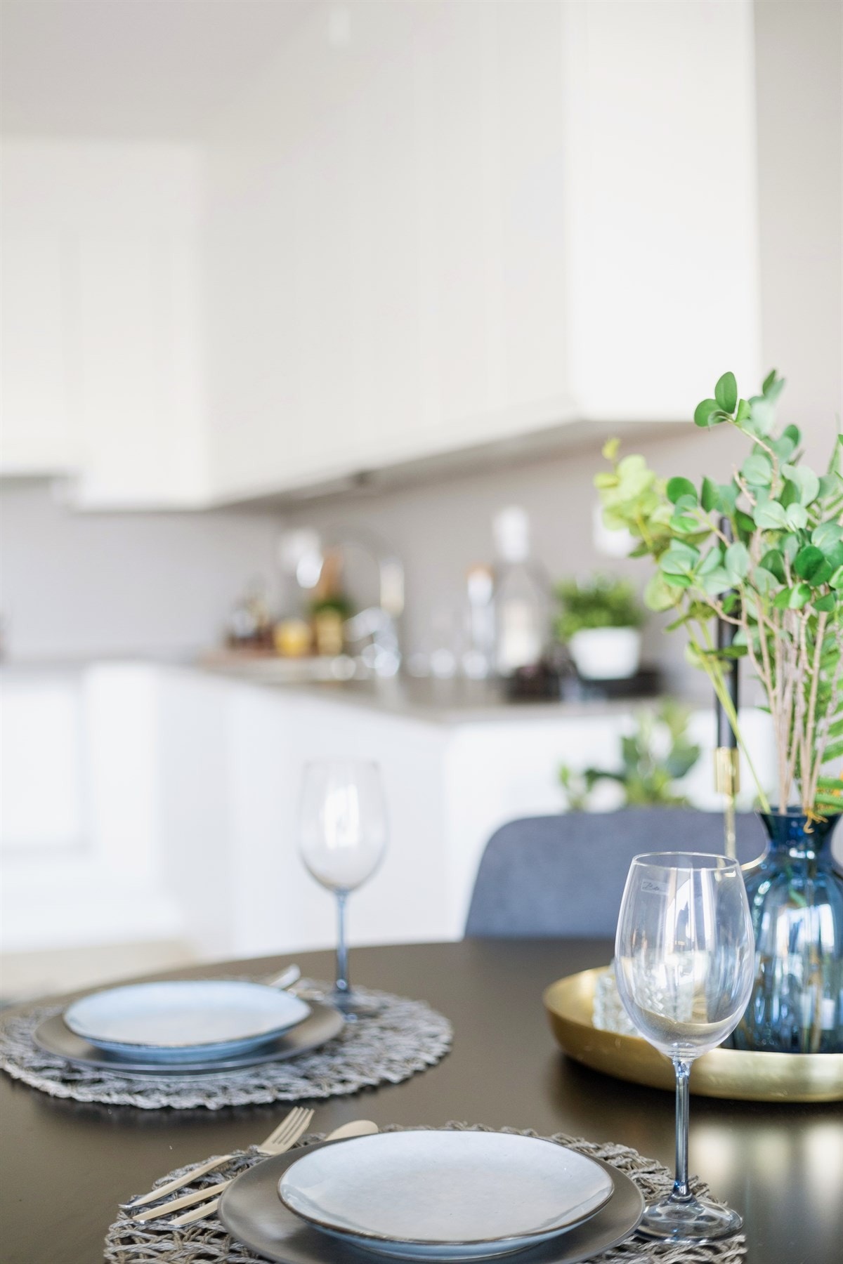 Hyggelig plass for å invitere venner og familie på middag. Galleribilde