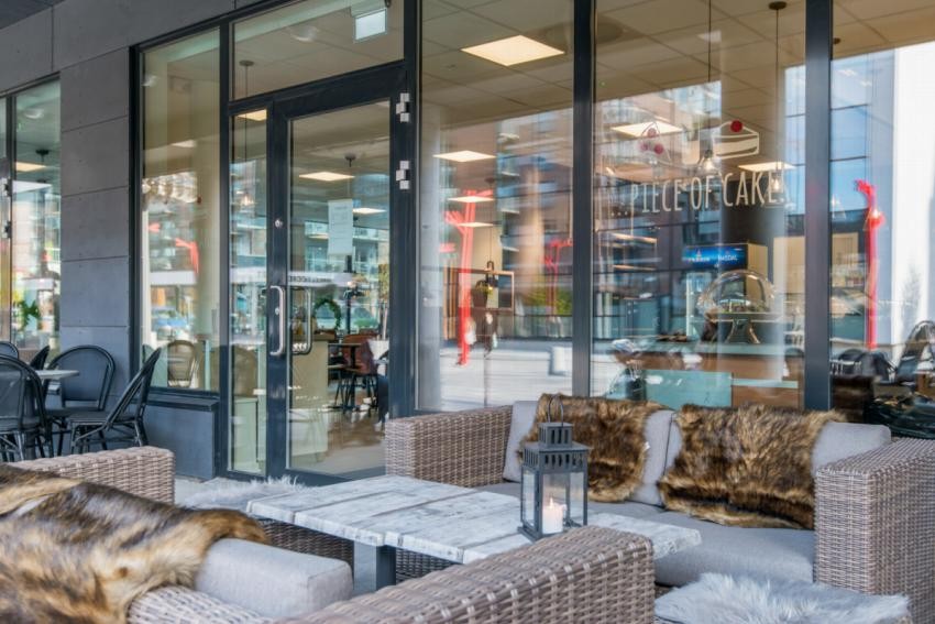 Piece Of Cake byr på kaffe, kaker, pizza, øl og vin Galleribilde