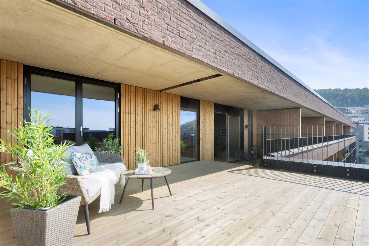 Fantastisk vestvendt takterrasse på 33 kvm og balkong på 8 kvm kun adskilt med to trappetrinn. Galleribilde