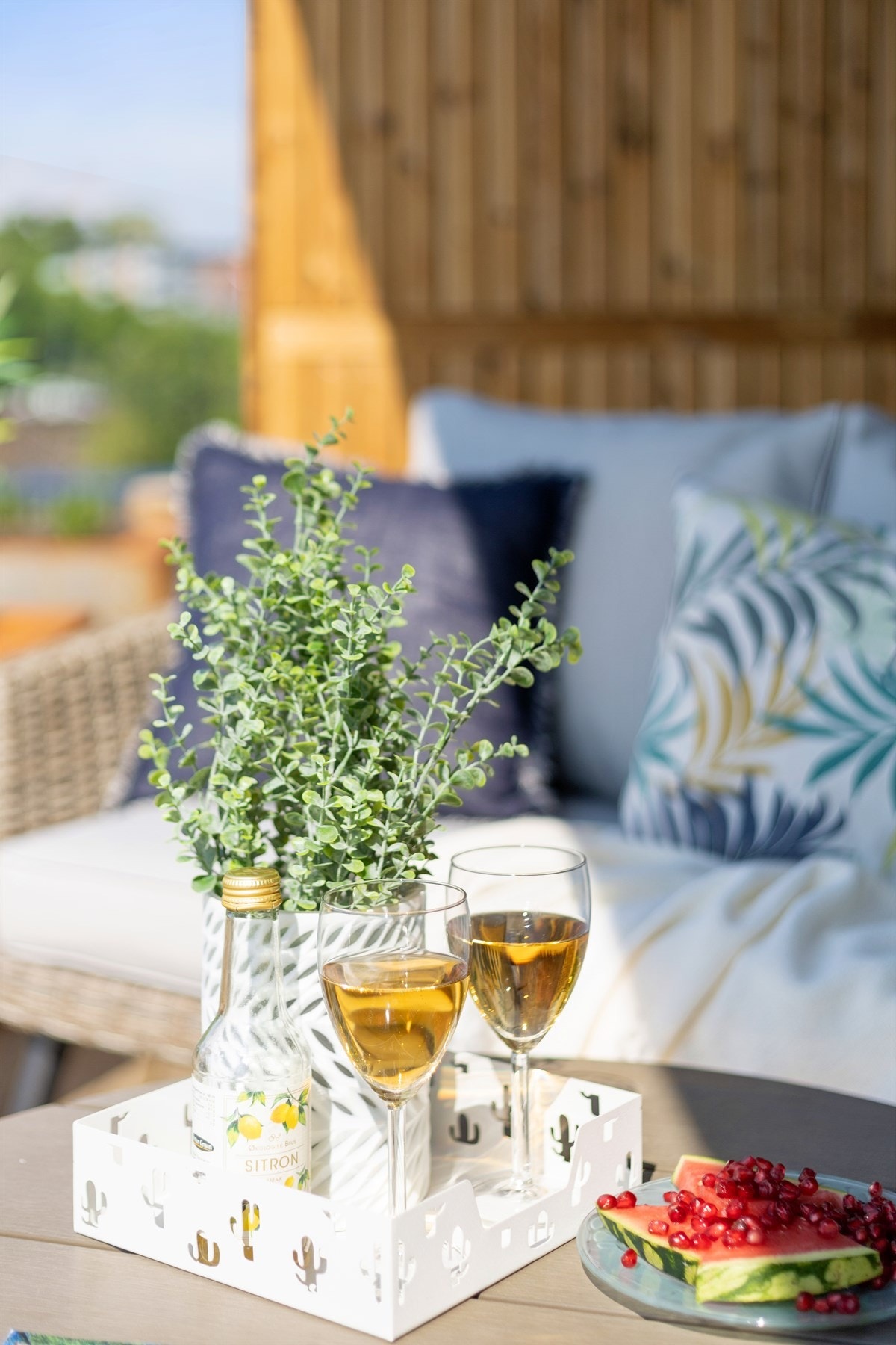 Nyt et bedre måltid i kveldssolen på takterrassen. Galleribilde