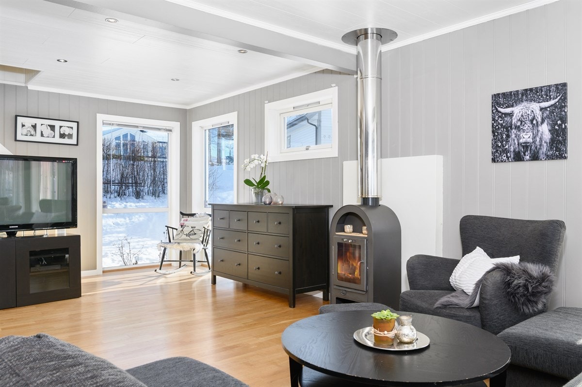 Det er satt inn peis som er hyggelig på kalde dager. Galleribilde