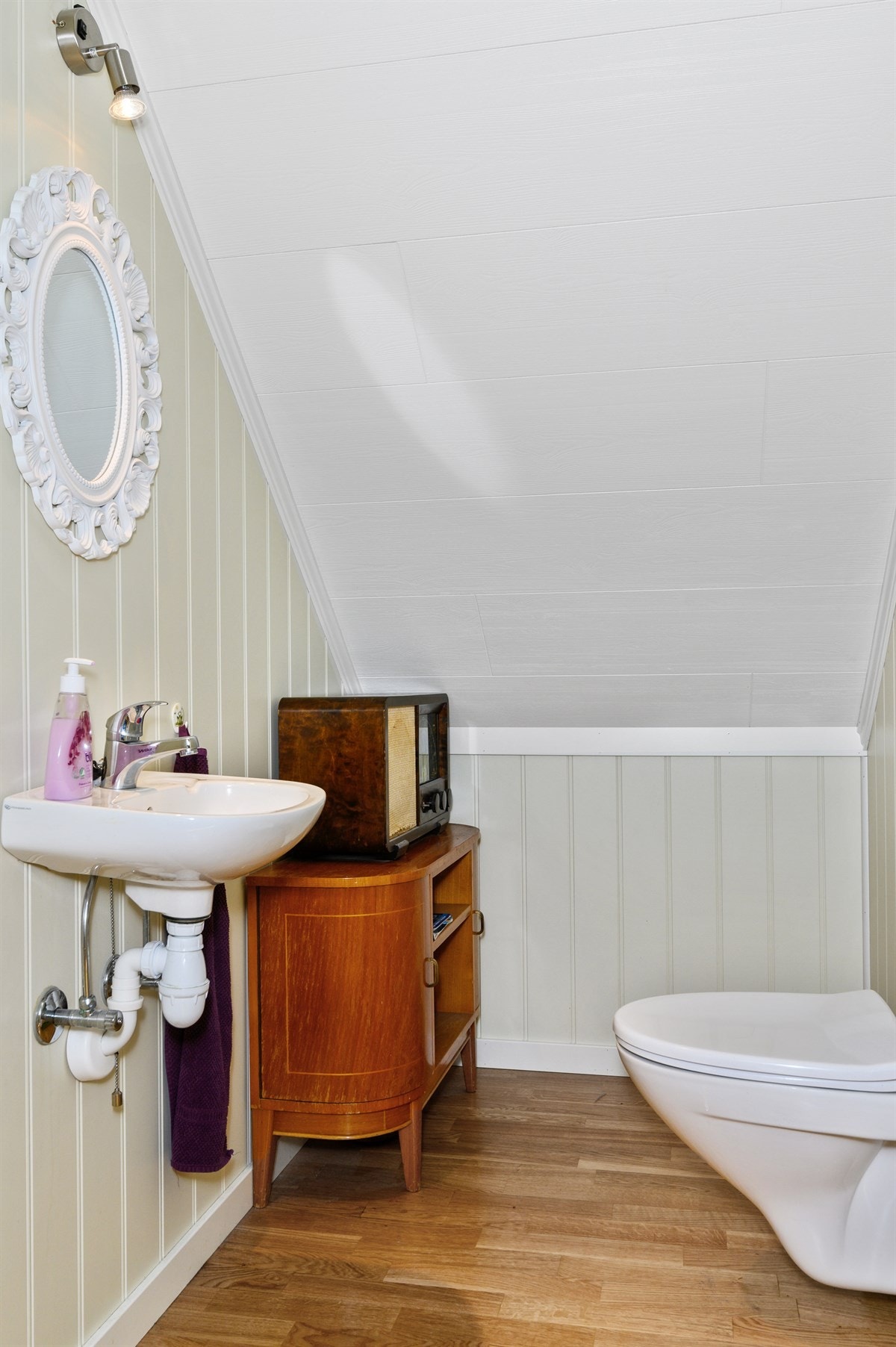 I andre etasje har man wc med servant og vegghengt toalett. Galleribilde