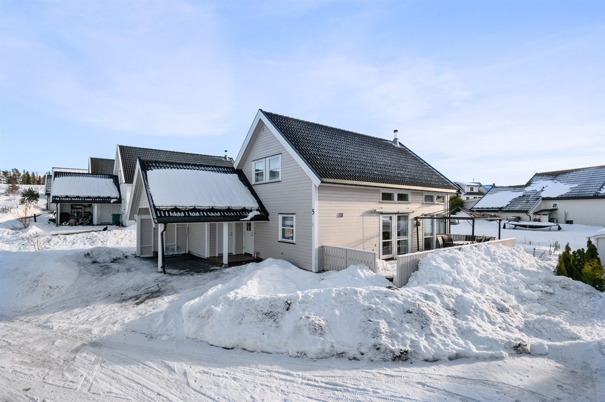 Boligen har en barnevennlig og god intern beliggenhet. Galleribilde