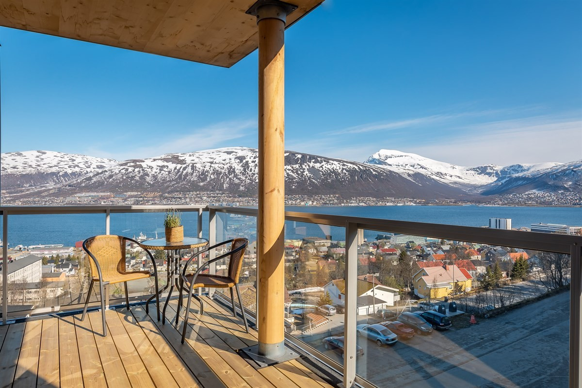Sørvendt med takoverbygg