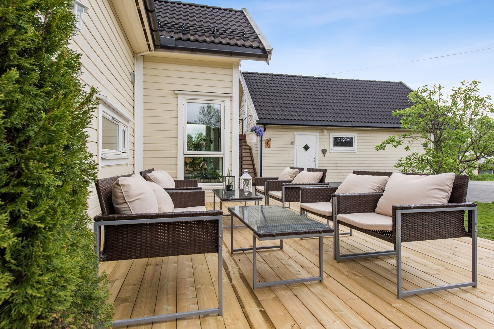 Vestvendt terrasse fra 2019. Galleribilde