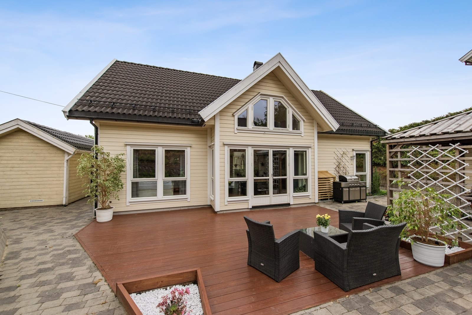 Usjenerte og flotte utearealer! Galleribilde