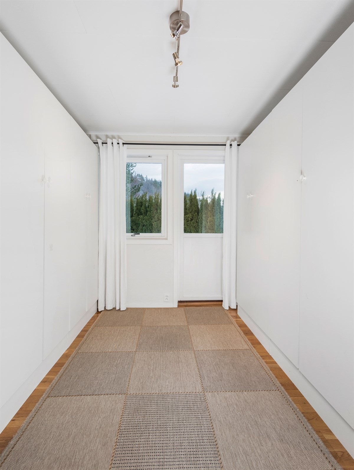 Entre i kjeller. Galleribilde